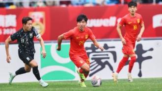 李根脚踹引